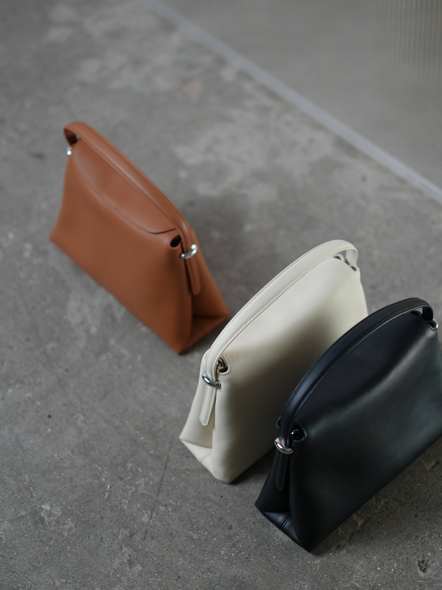 AMARIS genuine leather crossbody bag