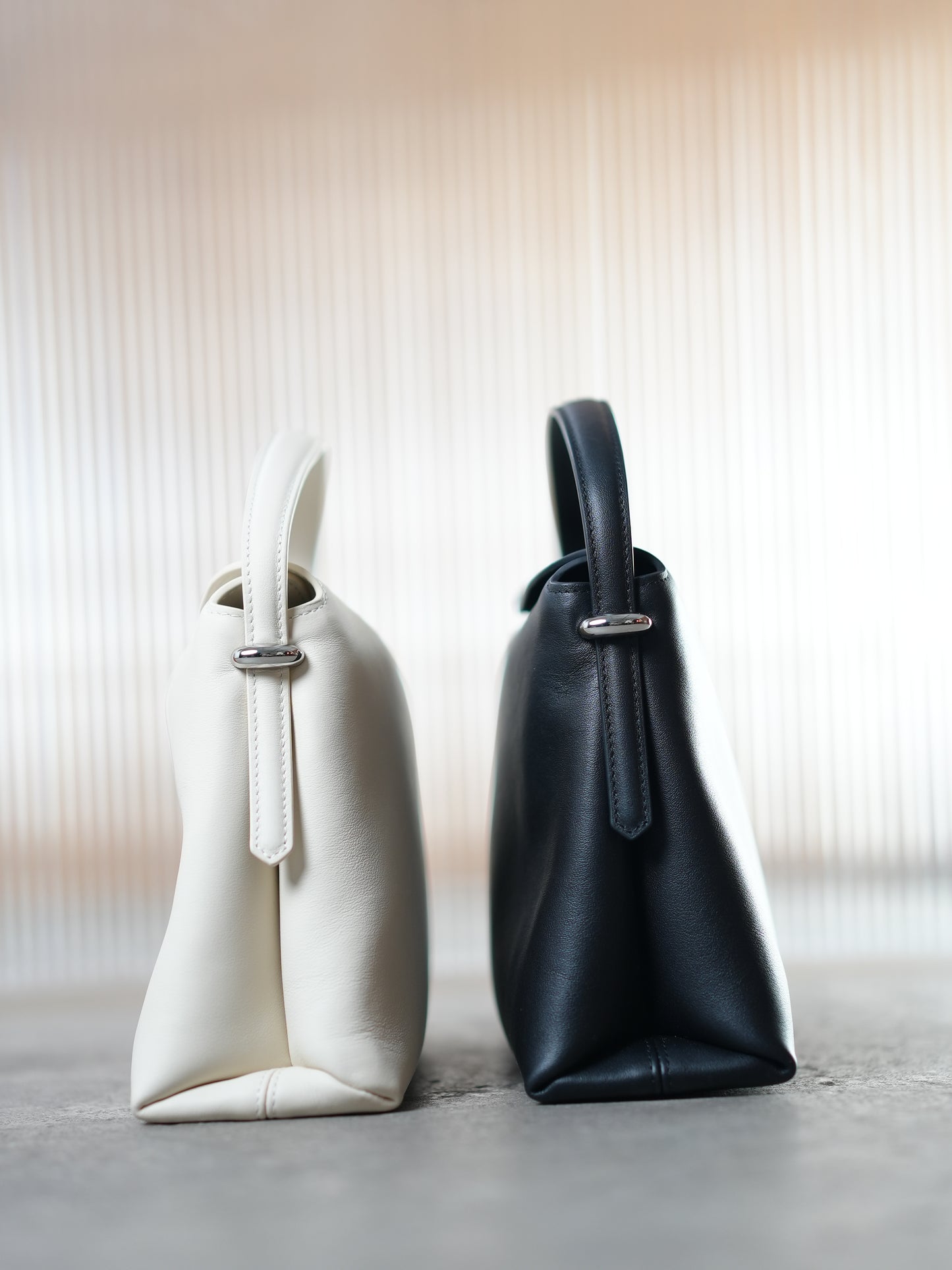 AMARIS genuine leather crossbody bag