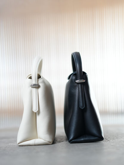 AMARIS genuine leather crossbody bag