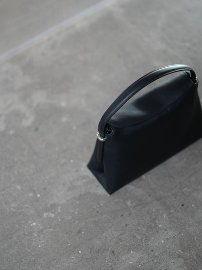 AMARIS genuine leather crossbody bag