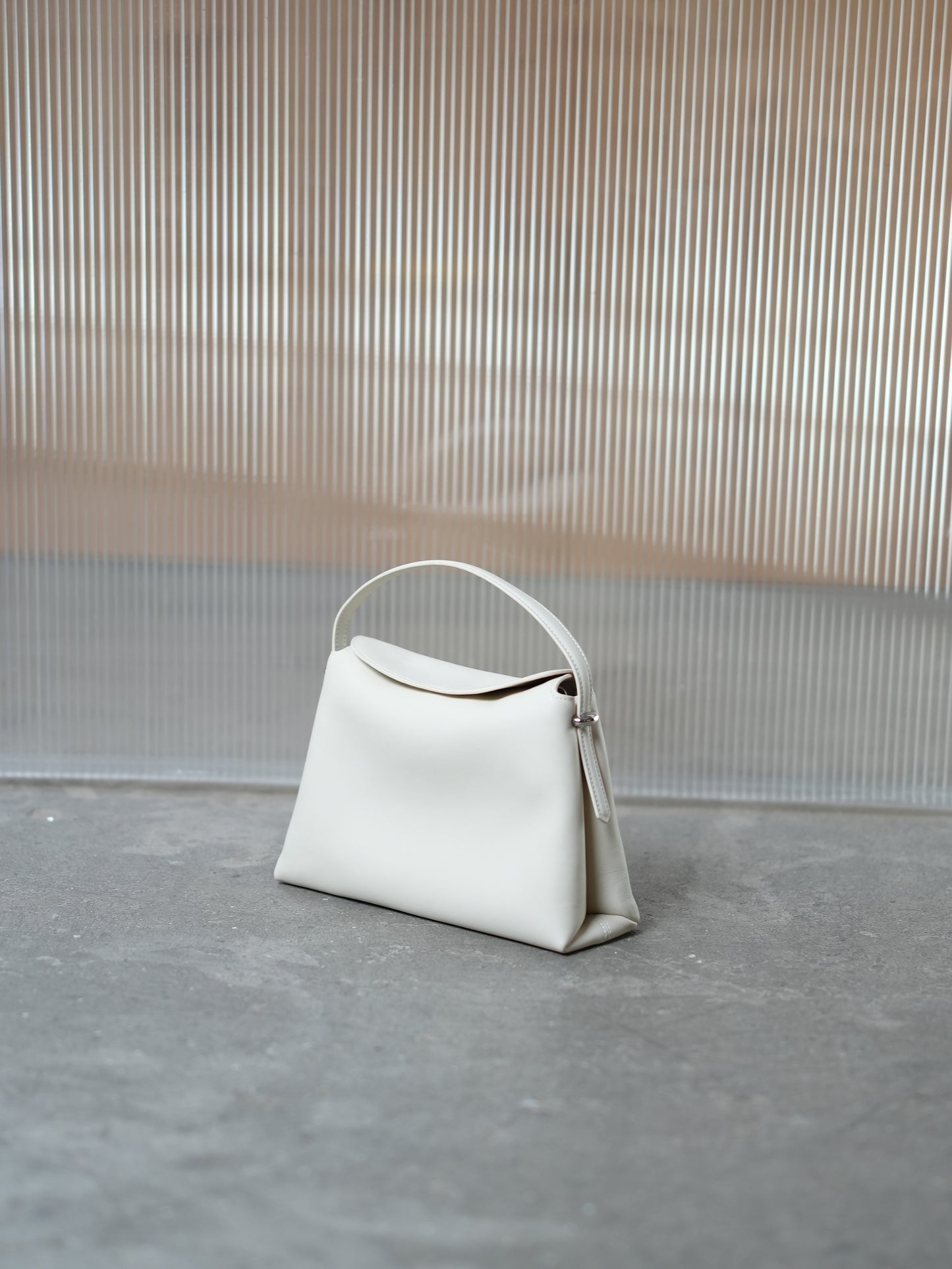 AMARIS genuine leather crossbody bag