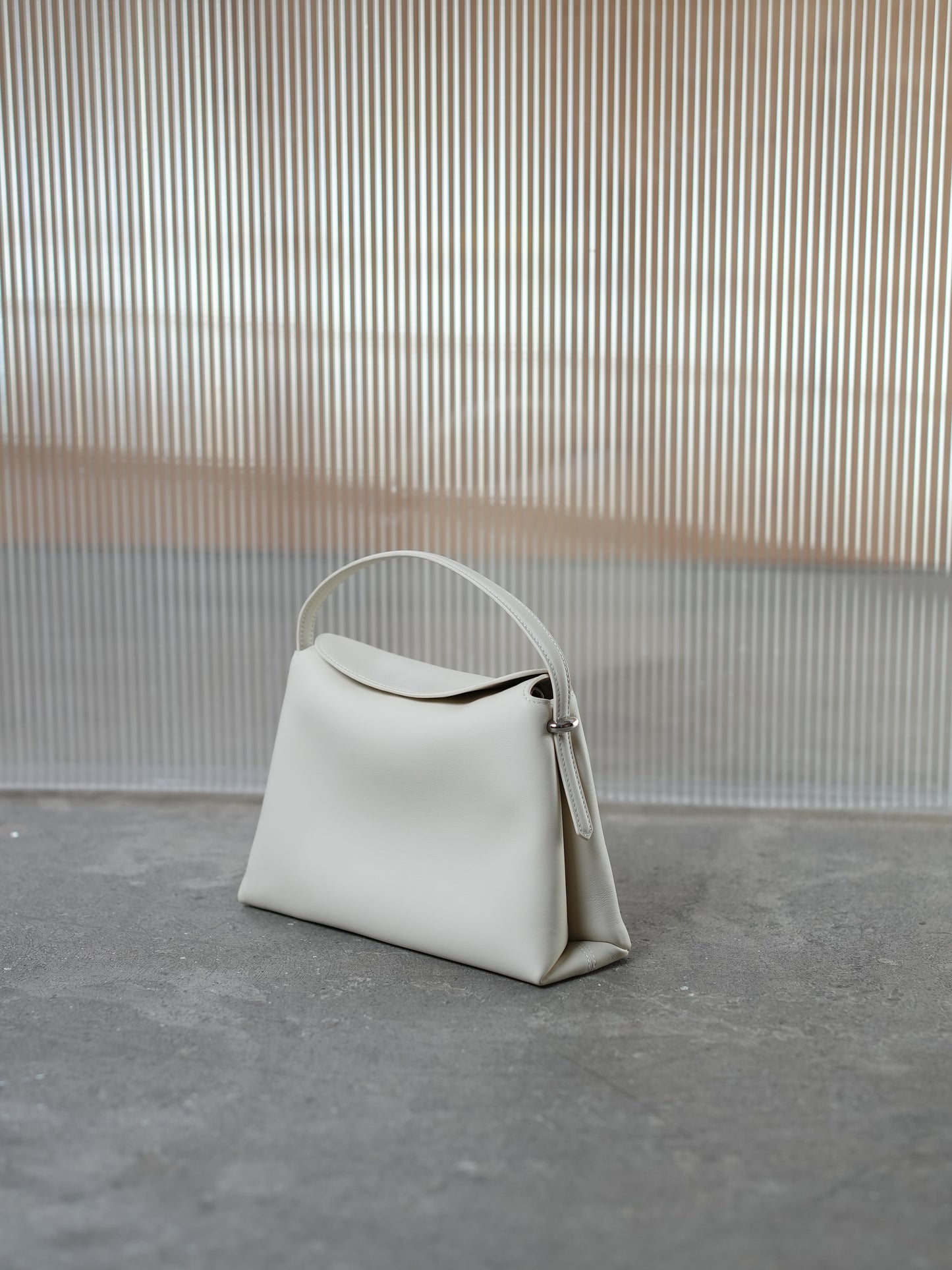 AMARIS genuine leather crossbody bag