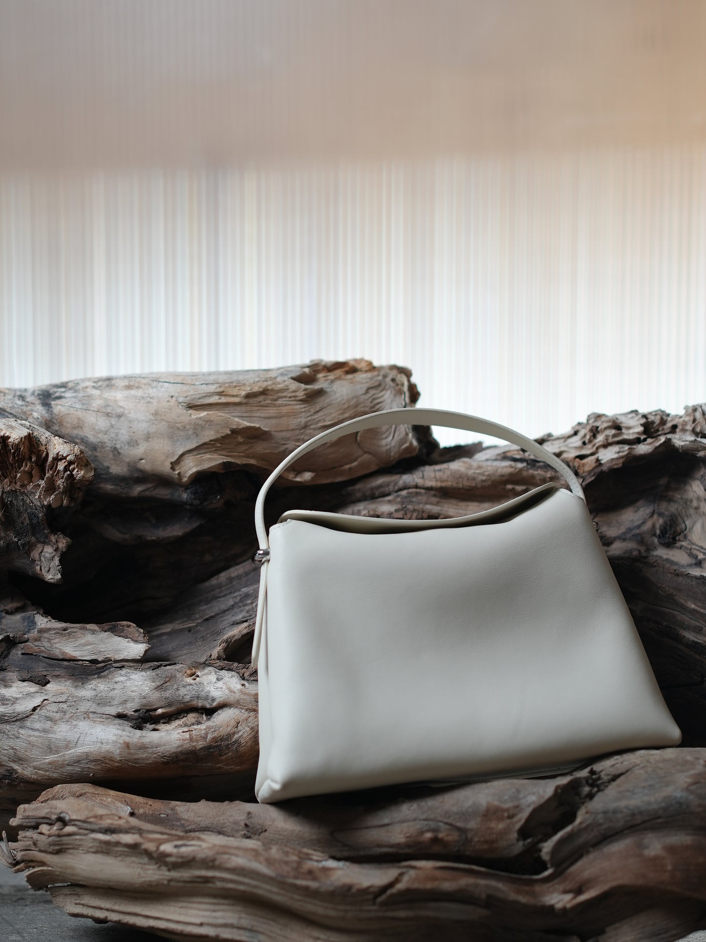 AMARIS genuine leather crossbody bag