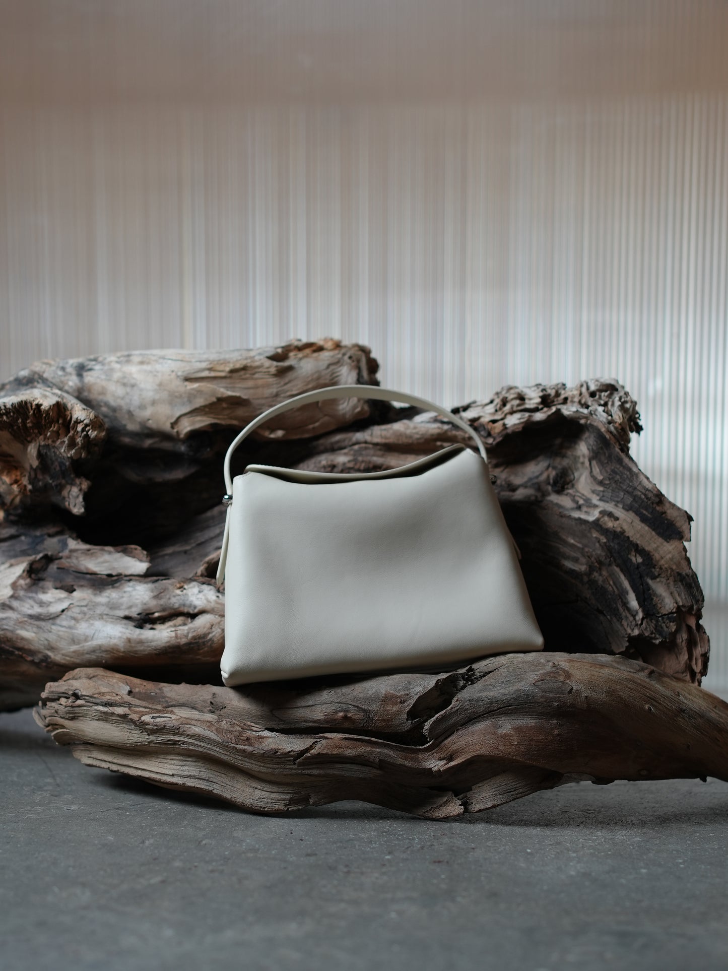 AMARIS genuine leather crossbody bag