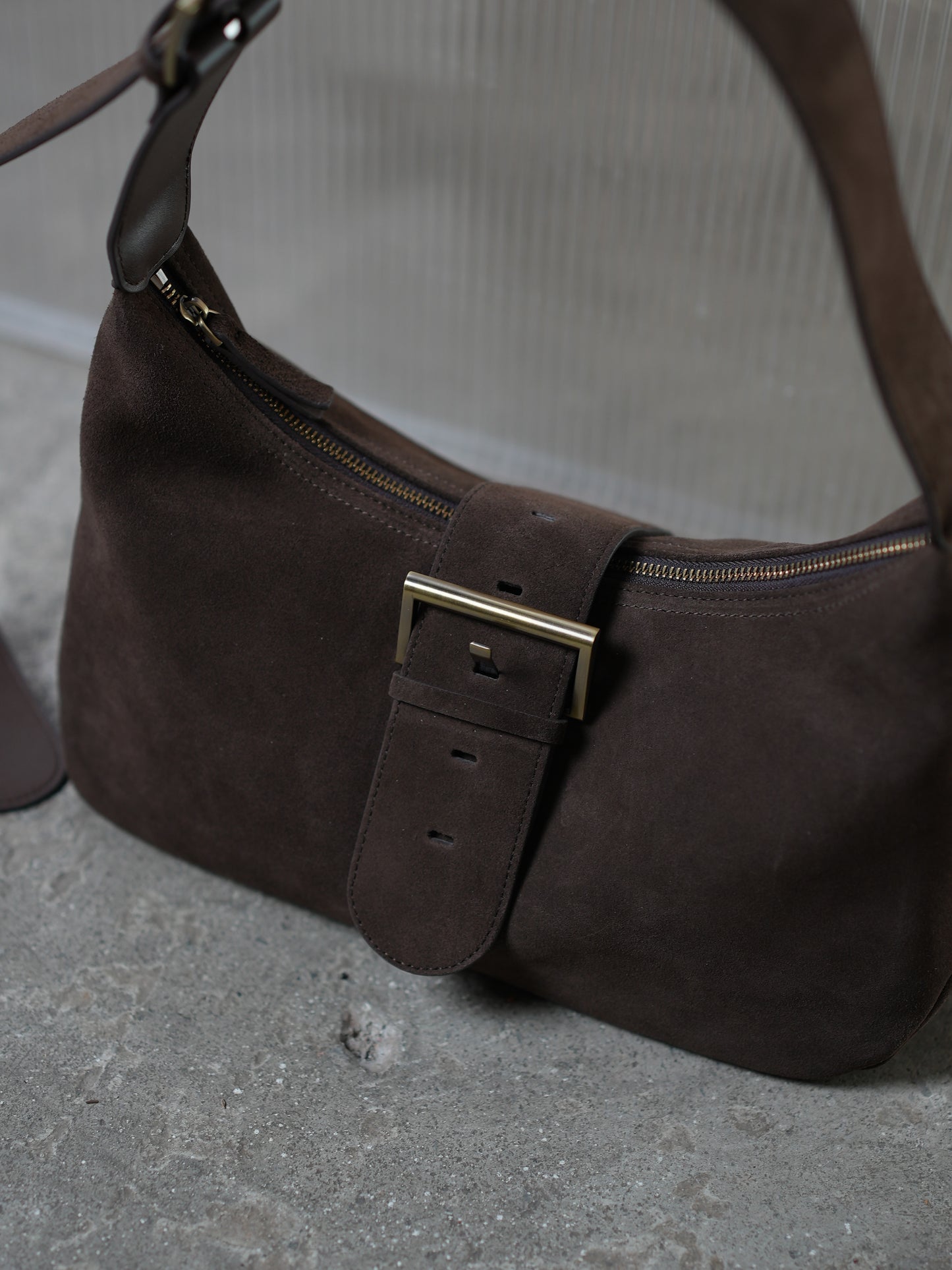 CAPUCCINE crossbody bag made of genuine suede